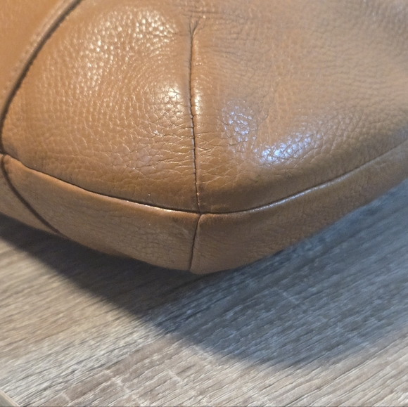 Coach Isabella Leather Shoulderbag - Picture 11 of 16